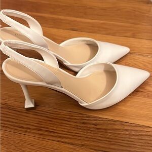 Size 7 Marc Fisher Hadya Pump in white